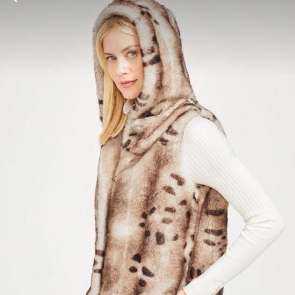 ISO  J. McLaughlin Fur Vest Snow Leopard